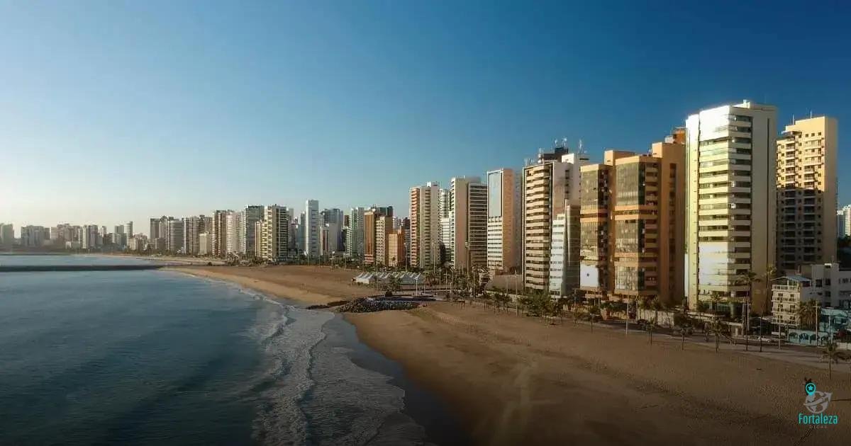 Praia de Morro Branco: Beleza Natural e Falésias